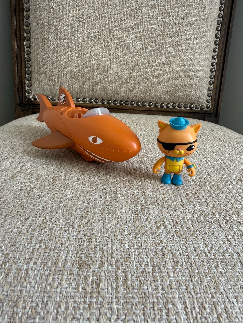 Octonauts Kwazii Oirste Cat figure and GUP-B Shark vehicle playset